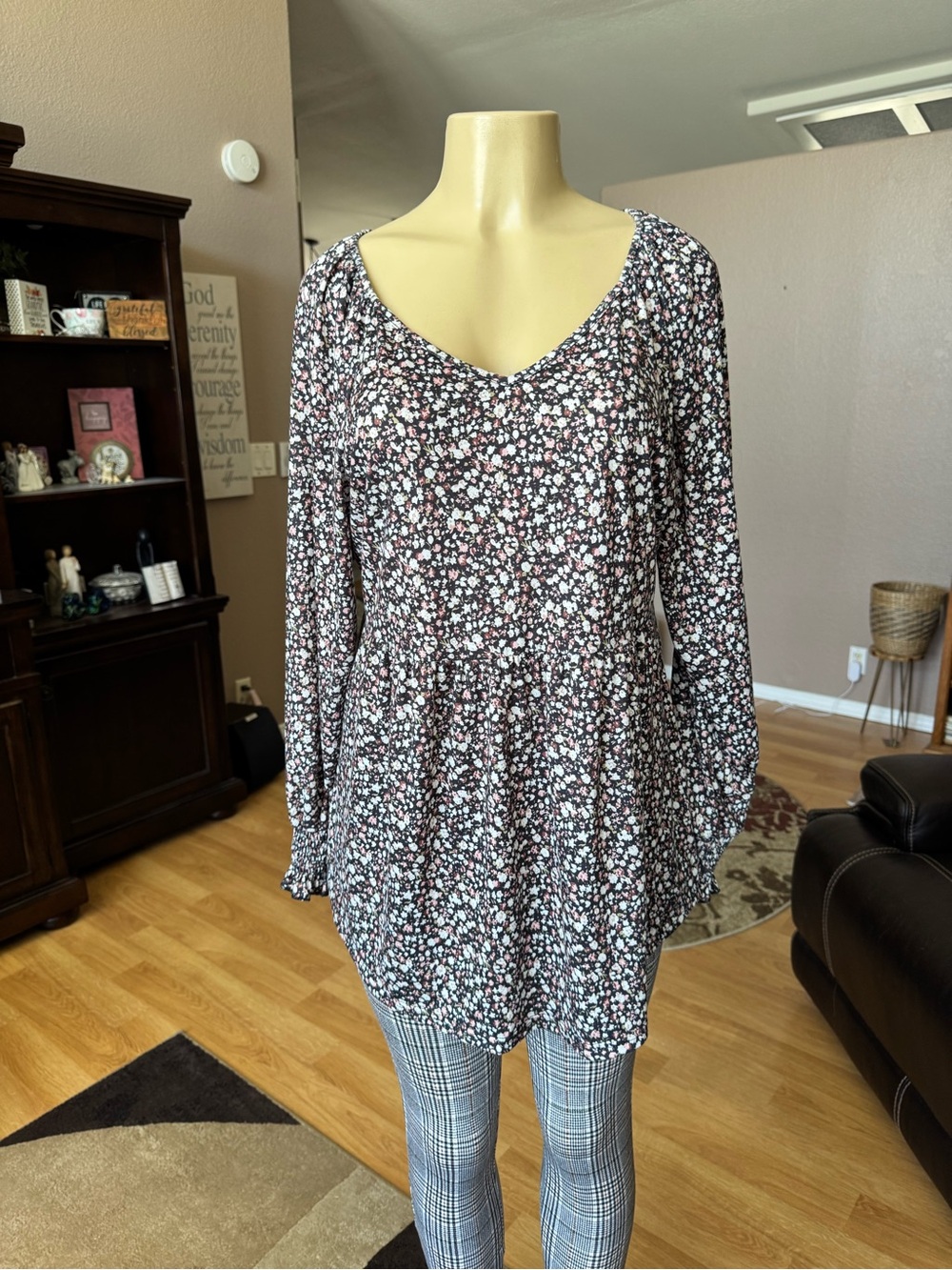 Lomon floral long sleeve V-neck peplum tunic-size XL